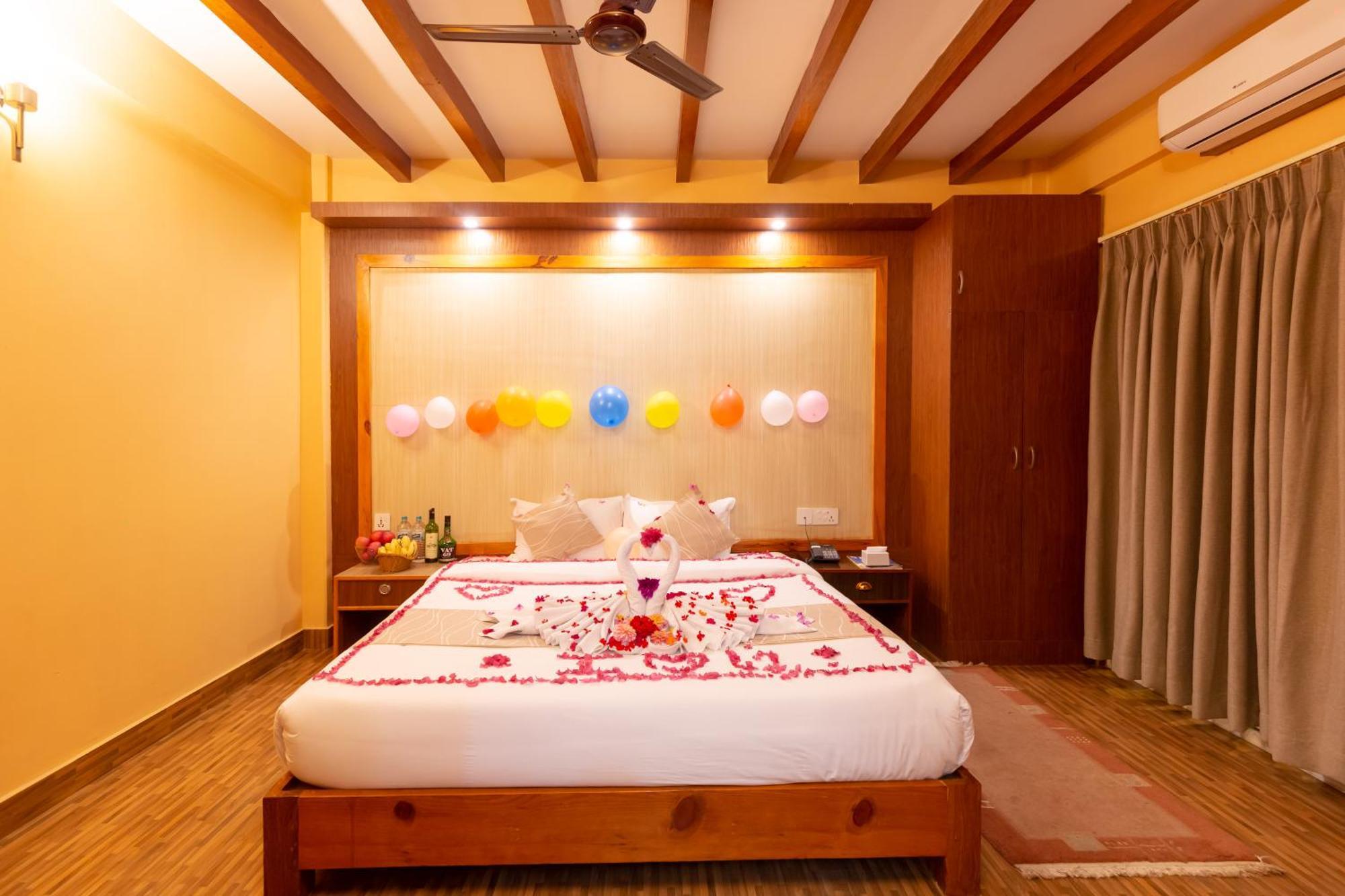 Paradise Boutique Hotel Pokhara Exterior photo